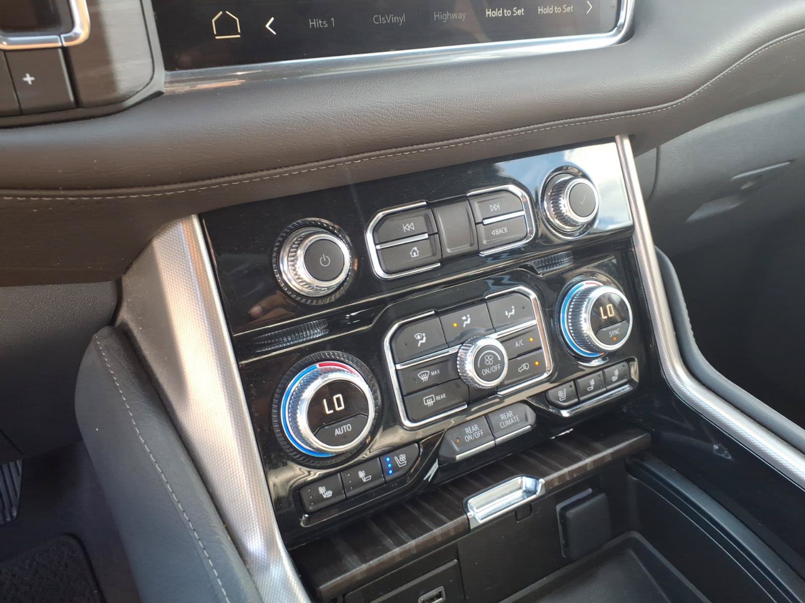 Used 2023 GMC Yukon Denali RWD image 15