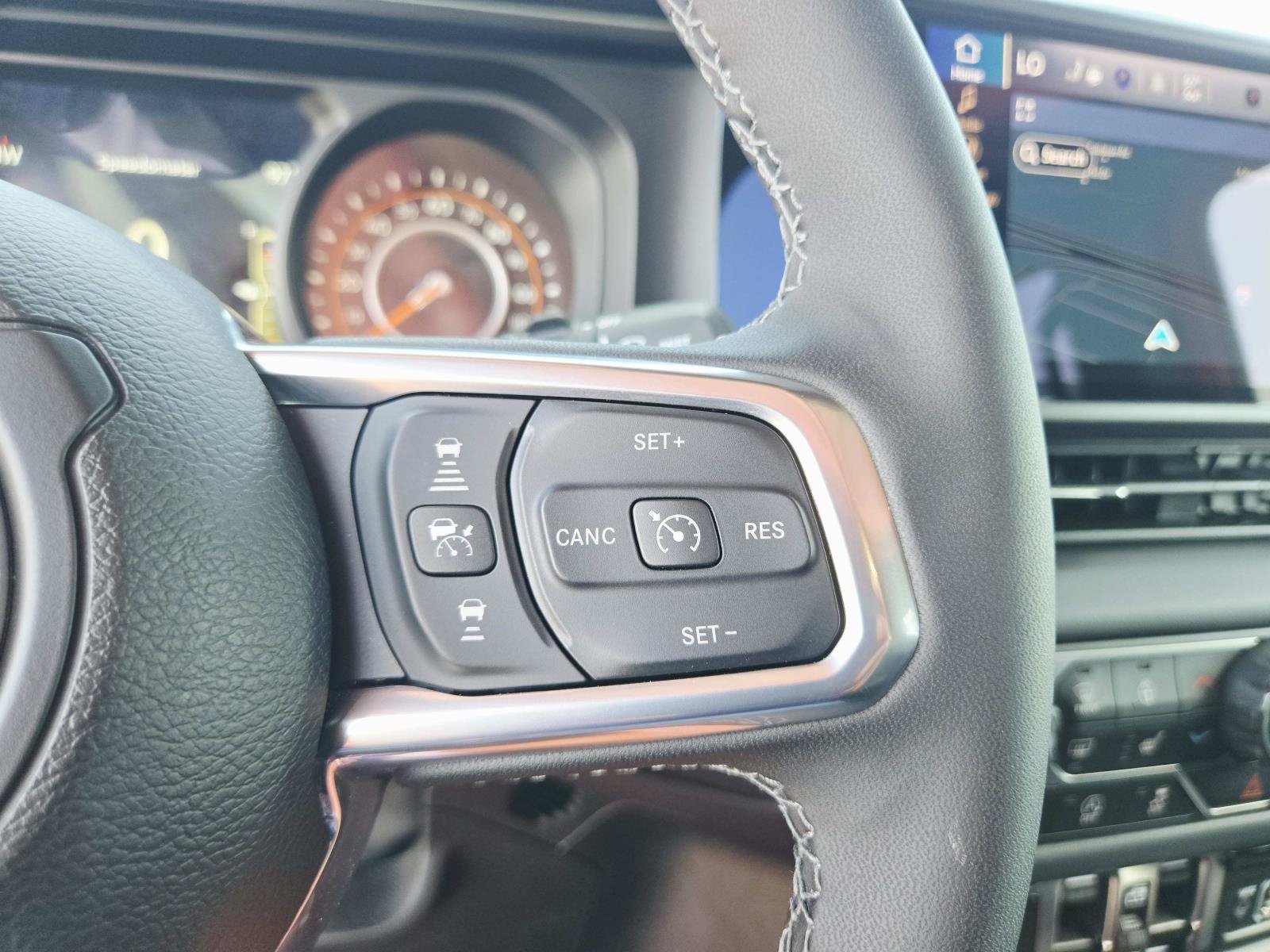 Used 2025 Jeep Wrangler Unlimited Sahara AWD/4WD image 27