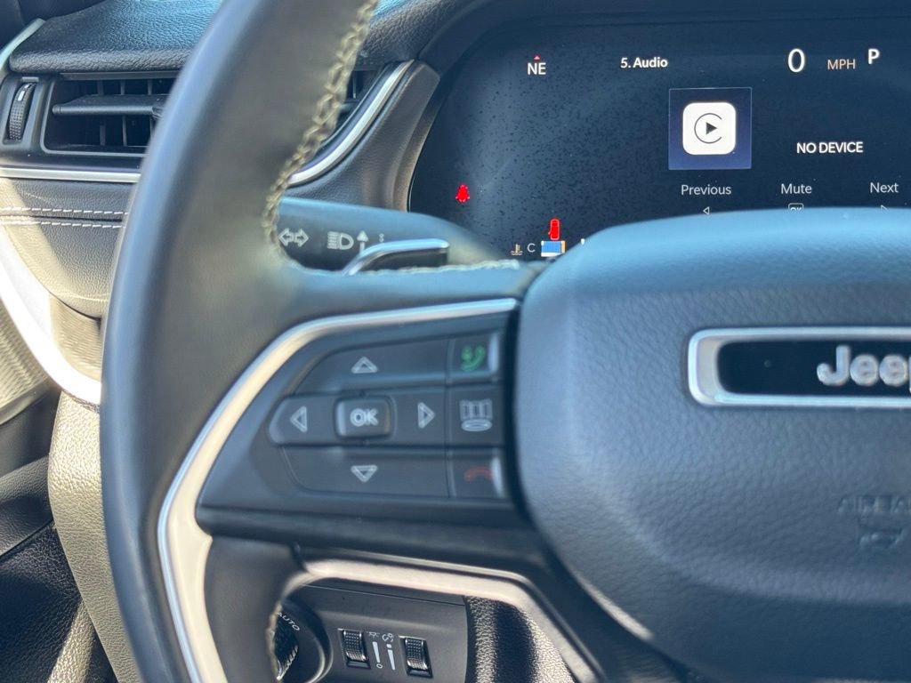 Used 2024 Jeep Grand Cherokee Altitude image 16