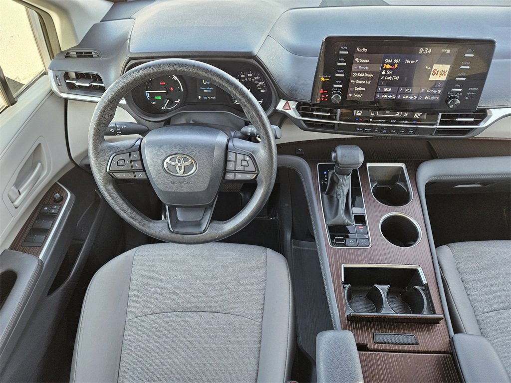 Used 2024 Toyota Sienna LE image 26