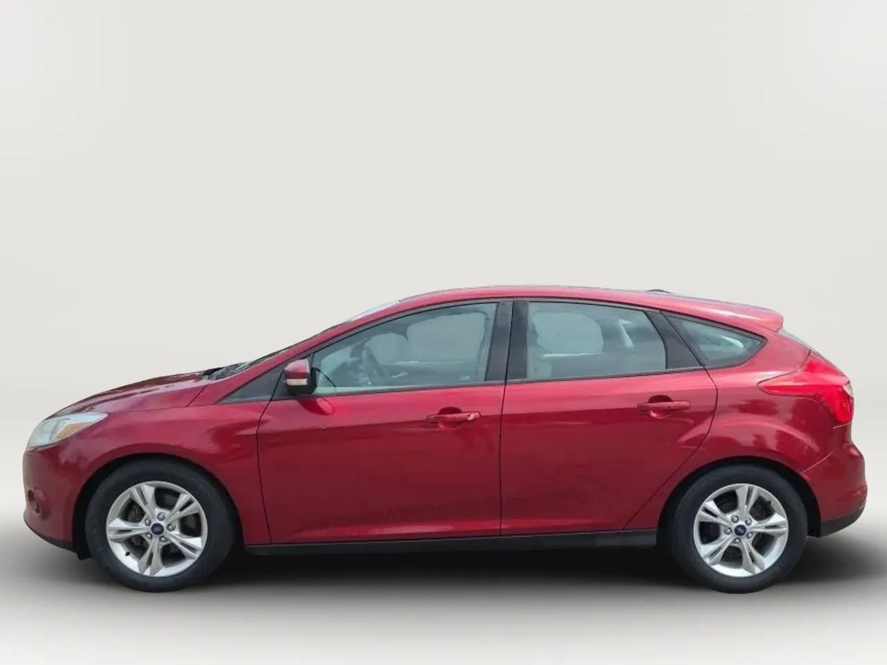Used 2014 Ford Focus SE w/ SE Winter Package FWD image 5
