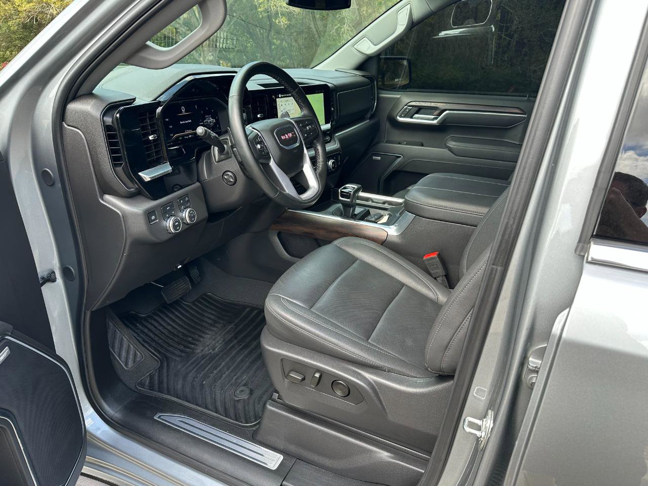 Used 2025 GMC Sierra 1500 SLT w/ SLT Premium Package image 12