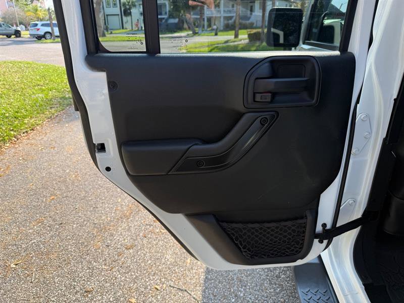 Used 2017 Jeep Wrangler Unlimited Sahara AWD/4WD image 13