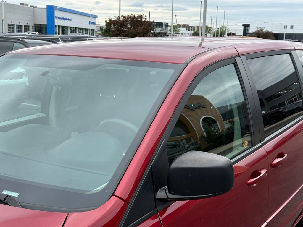 Used 2016 Dodge Grand Caravan SE w/ Quick Order Package 29E SE FWD image 12