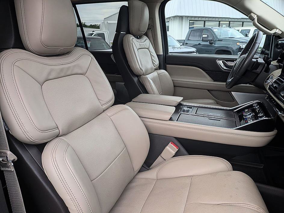 Used 2022 Lincoln Navigator Reserve AWD/4WD image 31