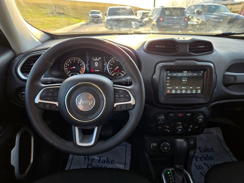 Used 2018 Jeep Renegade Latitude AWD/4WD image 18