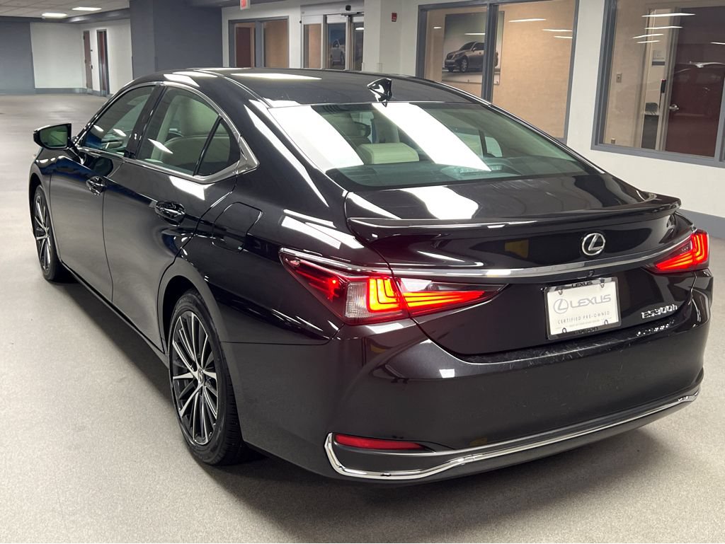Used 2025 Lexus ES 300h w/ Premium Package FWD image 5