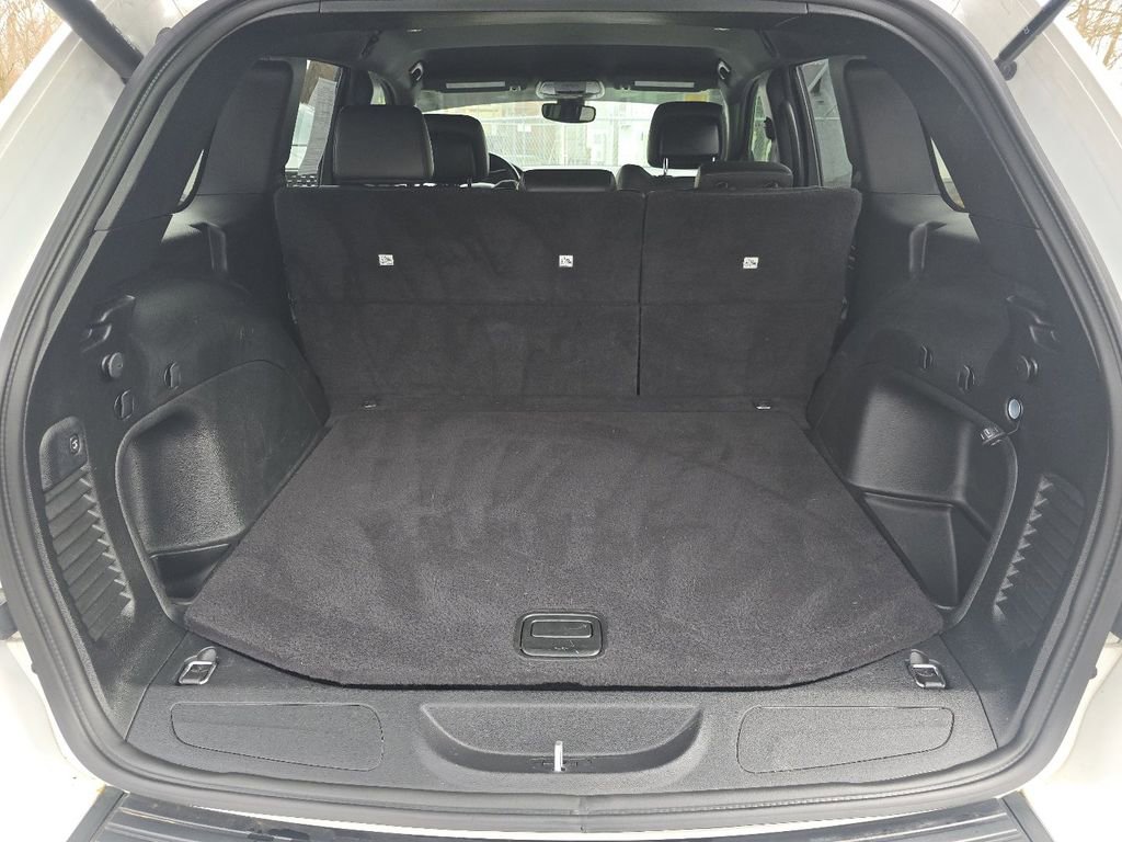 Used 2022 Jeep Grand Cherokee Laredo X image 17