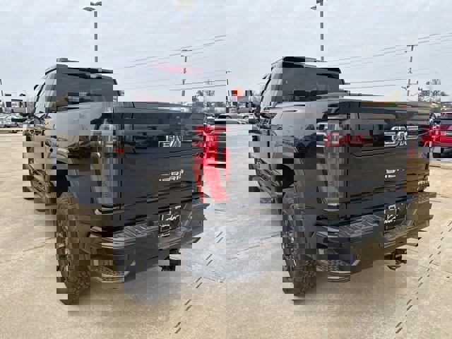 Used 2025 GMC Sierra 2500 AT4 image 6