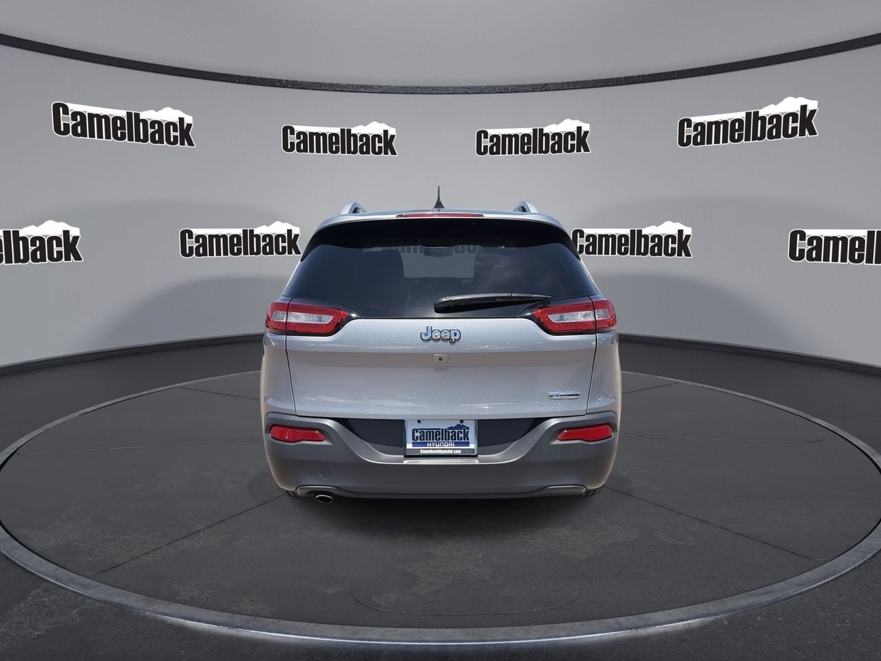 Used 2018 Jeep Cherokee Latitude Plus w/ Comfort/Convenience Group FWD image 6