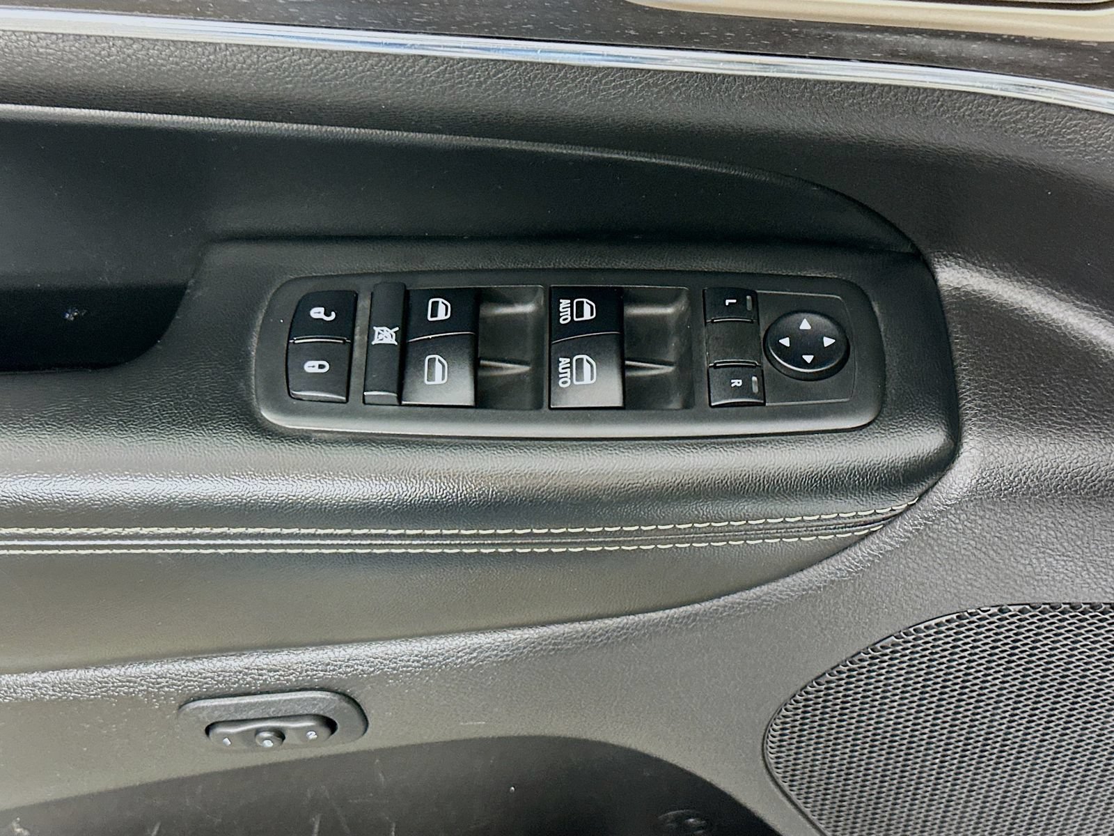Used 2017 Jeep Grand Cherokee Limited w/ Luxury Group II AWD/4WD image 19