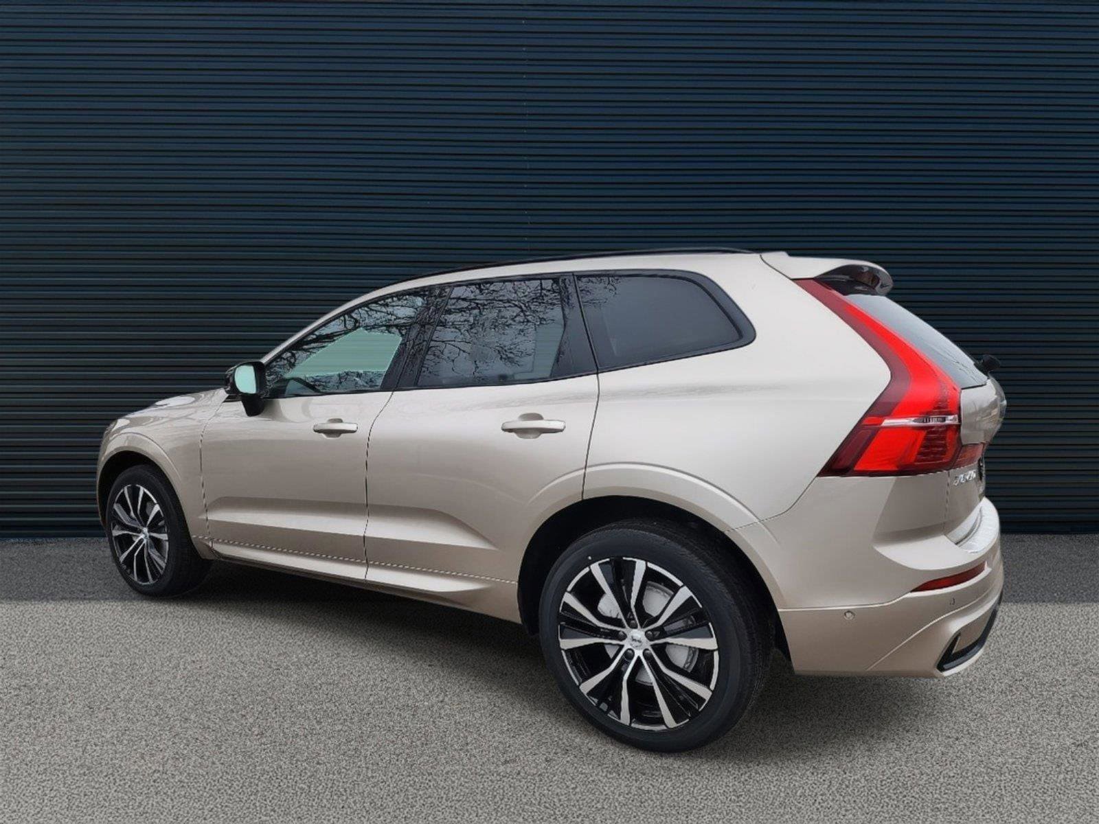 Certified 2025 Volvo XC60 B5 Plus w/ Protection Package Premier image 3
