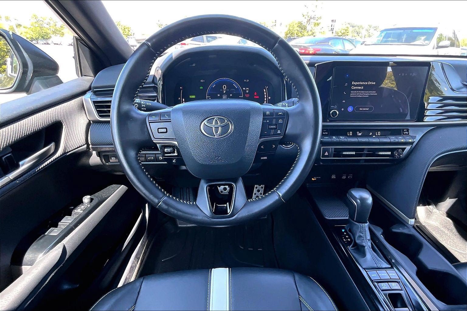 Used 2025 Toyota Camry SE FWD image 5