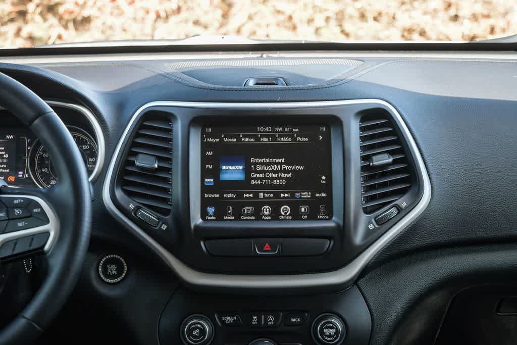 Used 2016 Jeep Cherokee Latitude w/ Comfort/Convenience Group FWD image 13