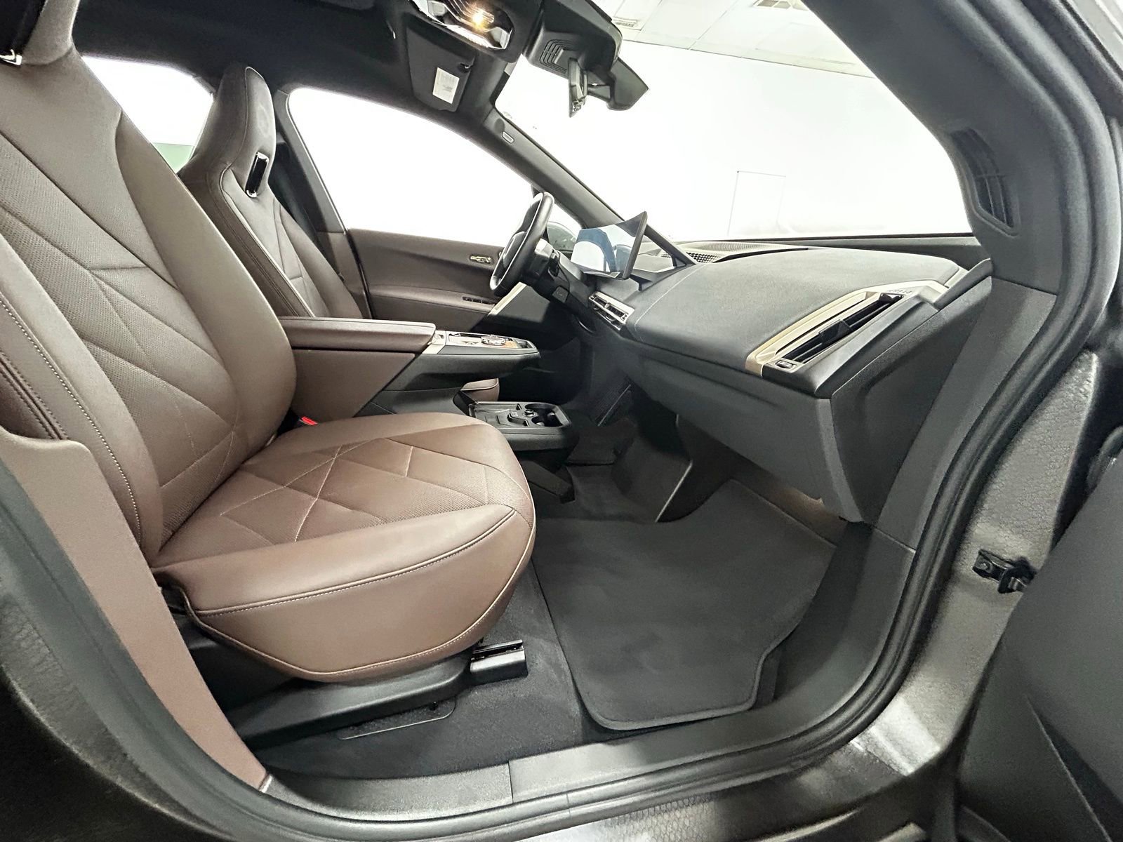 Used 2023 BMW iX xDrive50 w/ Premium Package AWD/4WD image 40