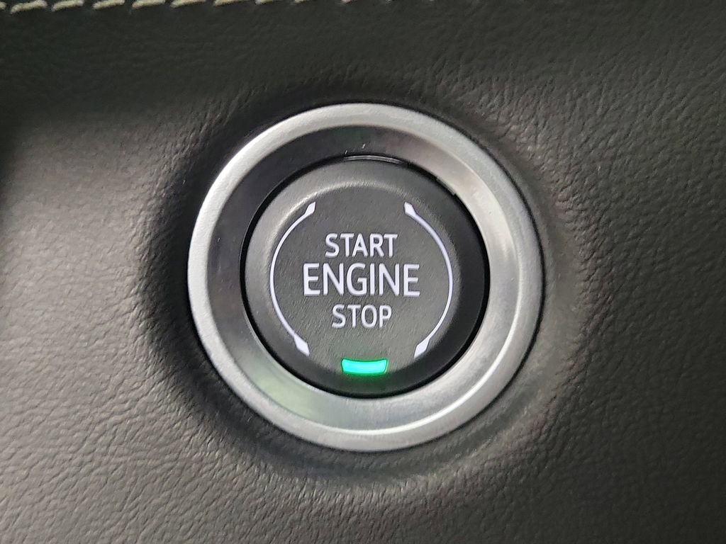 Used 2025 Cadillac Escalade Premium Luxury w/ LPO, Floor Liner Package image 31