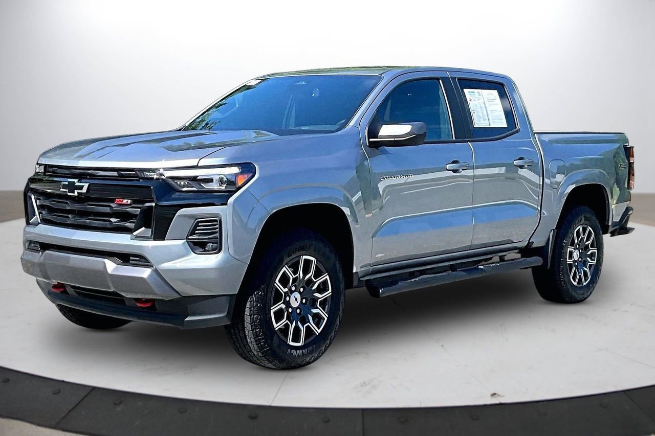 Used 2025 Chevrolet Colorado Z71 AWD/4WD image 4