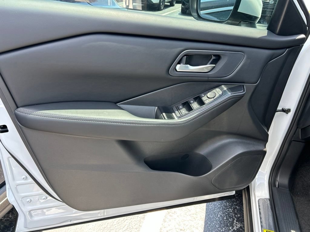 New 2026 Nissan Rogue SV AWD/4WD image 18