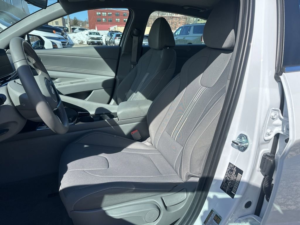 Certified 2025 Hyundai Elantra SEL image 9