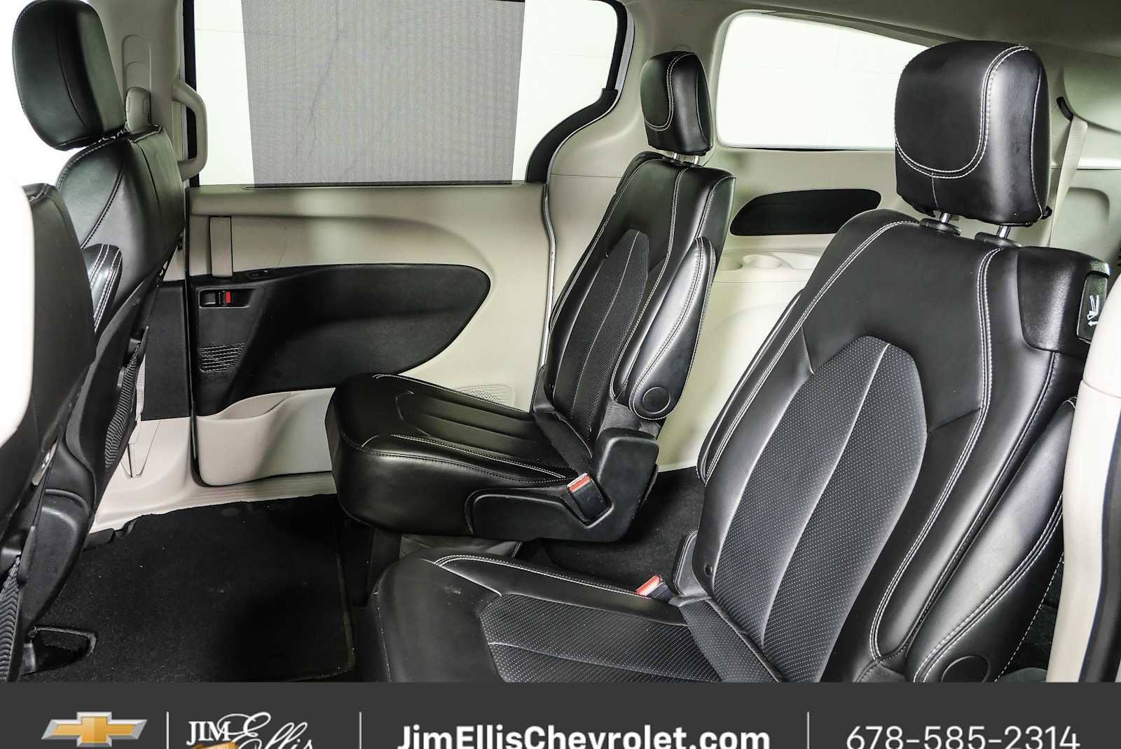 Used 2024 Chrysler Pacifica Touring-L FWD image 17