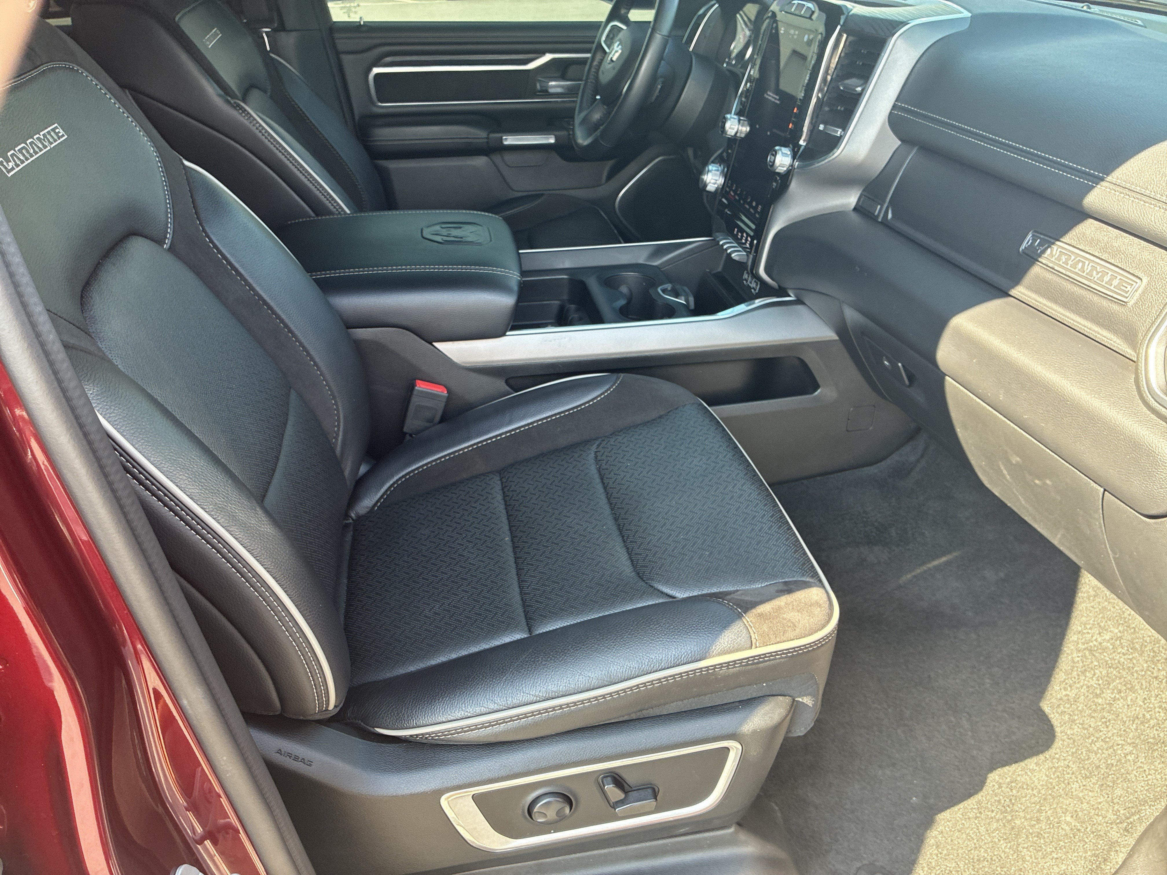 Used 2023 RAM 1500 Laramie AWD/4WD image 18