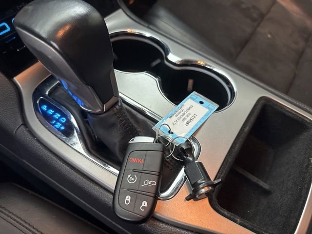 Used 2020 Jeep Grand Cherokee Altitude AWD/4WD image 33