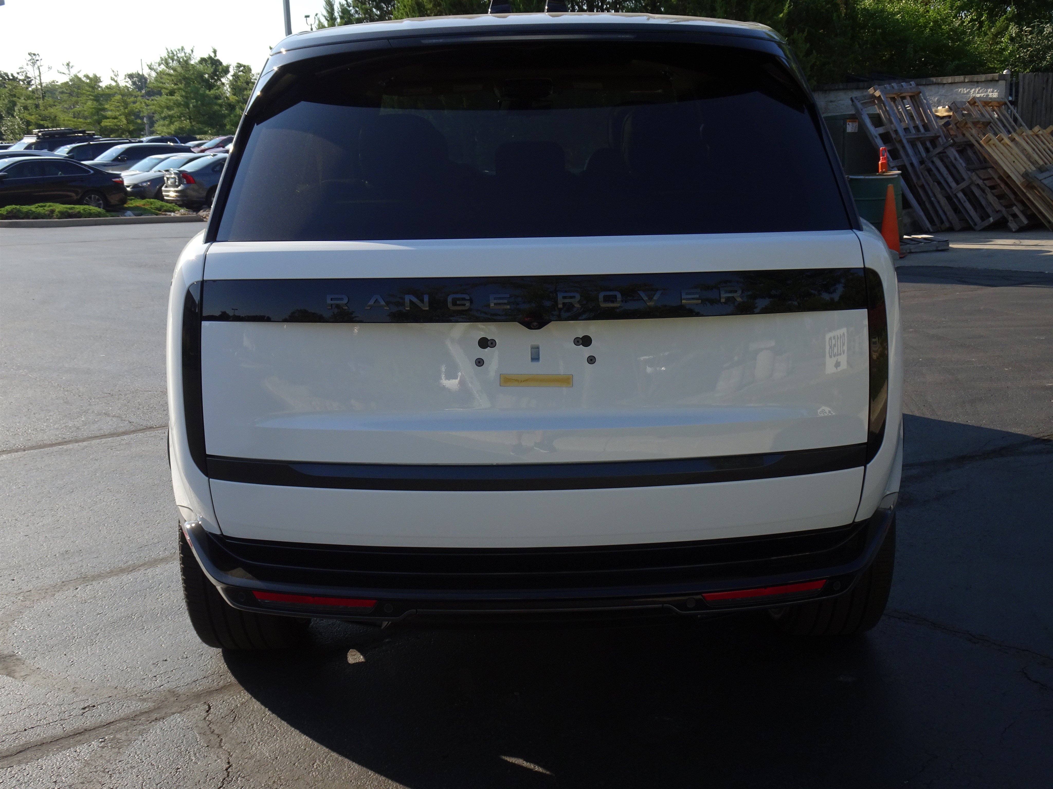 New 2026 Land Rover Range Rover Long Wheelbase SE AWD/4WD image 9