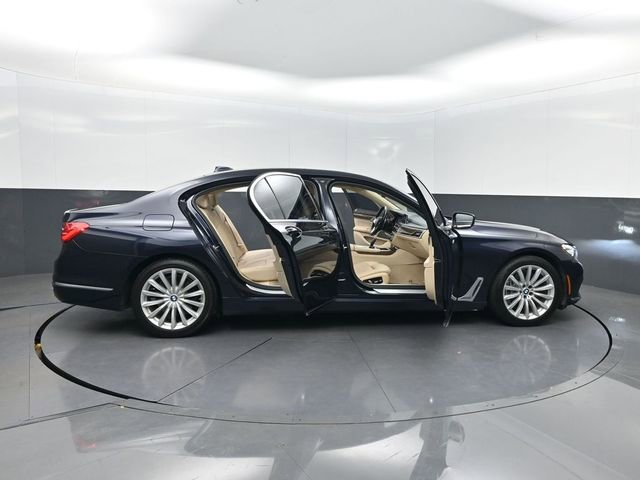 Used 2018 BMW 740i w/ Executive Package RWD image 45