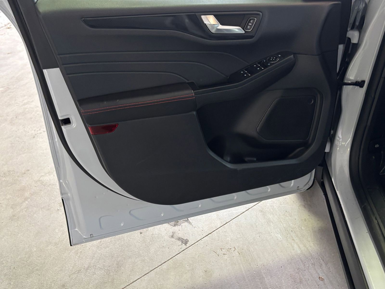 Used 2025 Ford Escape ST-Line image 23