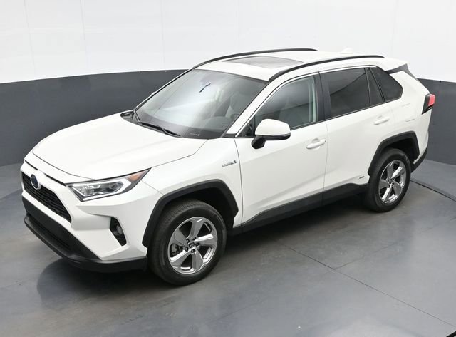 Used 2021 Toyota RAV4 XLE Premium AWD/4WD image 24