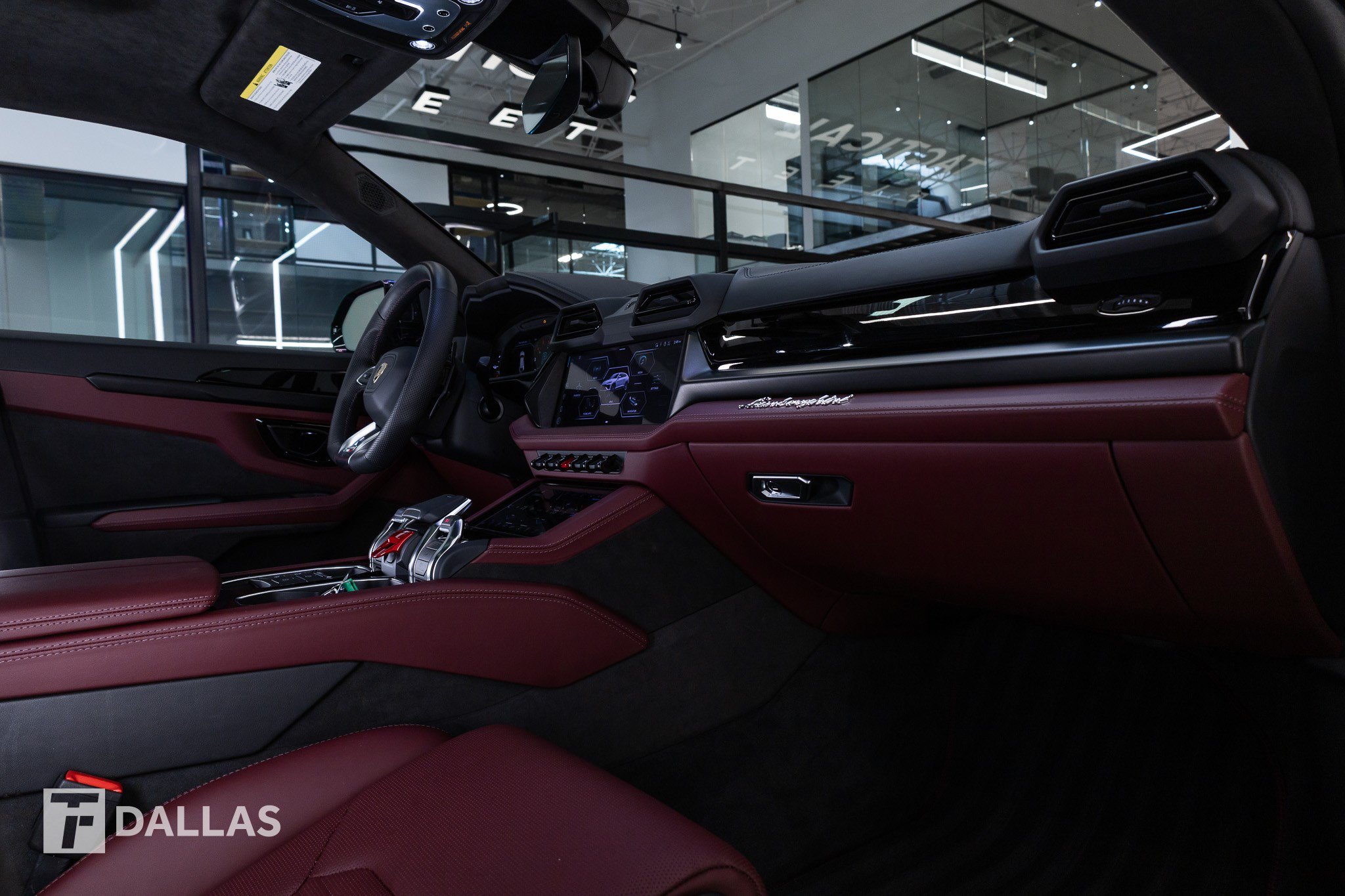 Used 2025 Lamborghini Urus SE AWD/4WD image 39