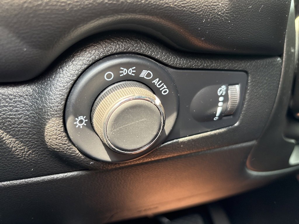 Used 2023 Dodge Durango GT image 39