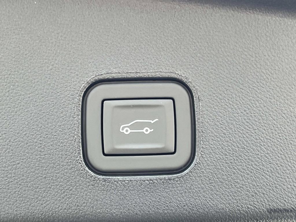 New 2026 Cadillac Lyriq Premium Luxury image 12