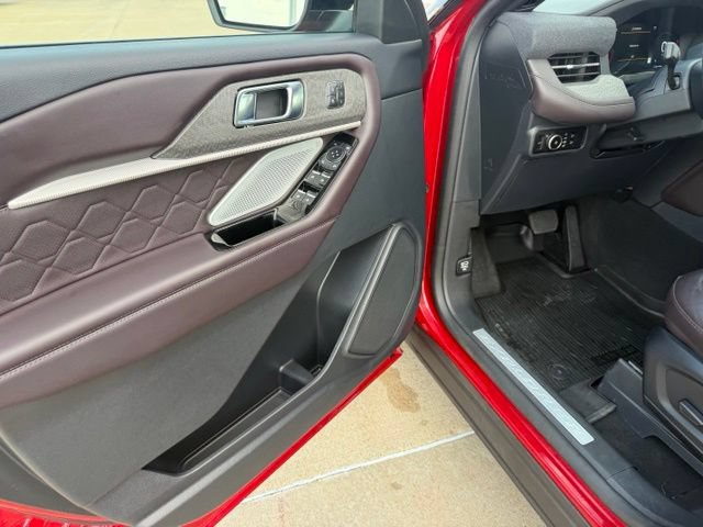 Used 2025 Ford Explorer Platinum w/ LUX Leather Package AWD/4WD image 16
