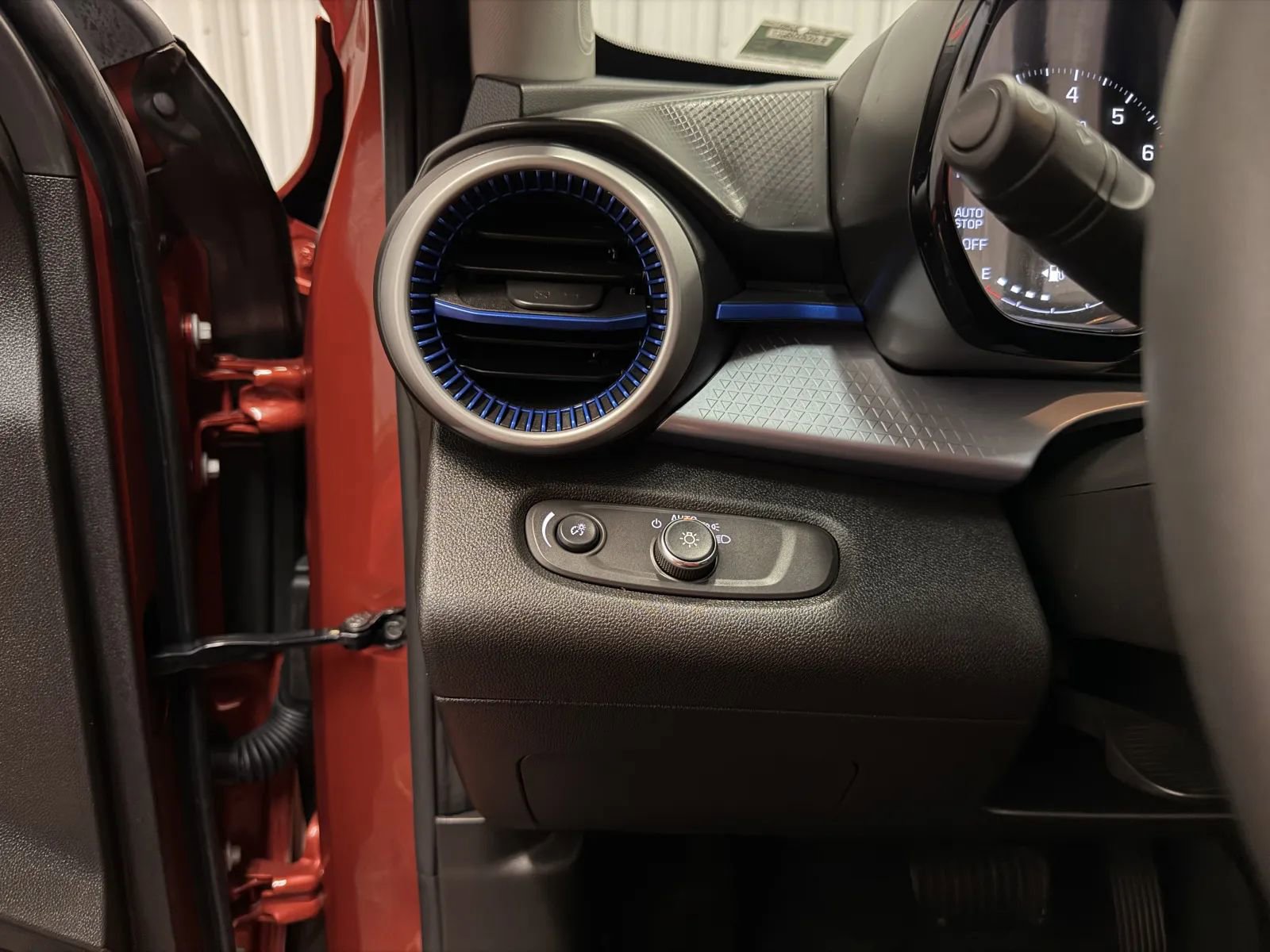 Used 2024 Chevrolet Trax LS w/ LS Convenience Package FWD image 25