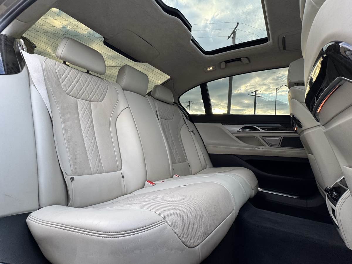 Used 2017 BMW 750i xDrive AWD/4WD image 39