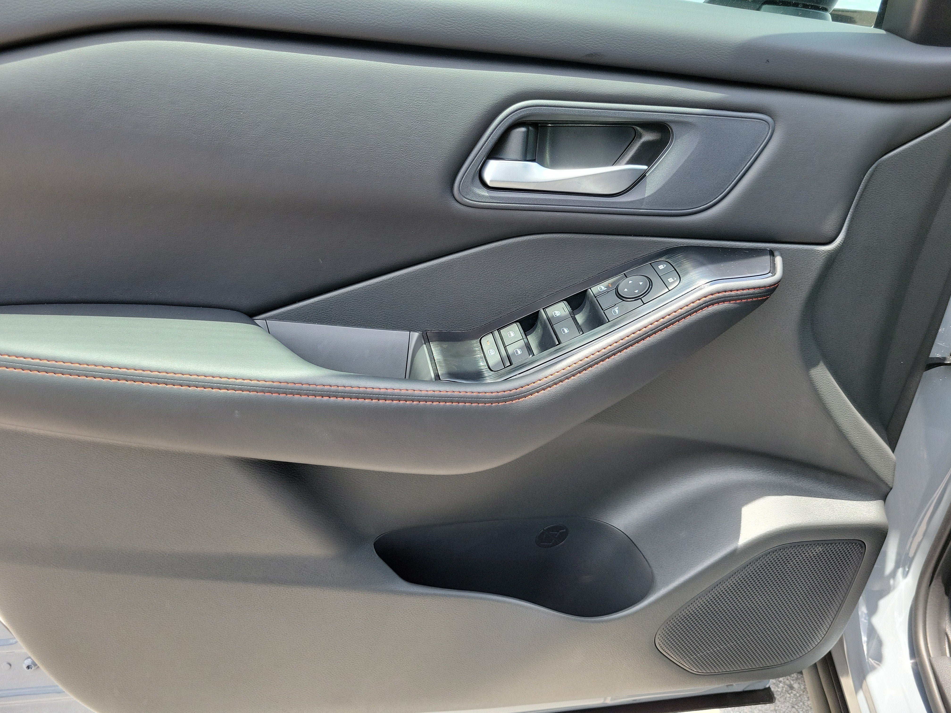 New 2026 Nissan Rogue SV AWD/4WD image 12