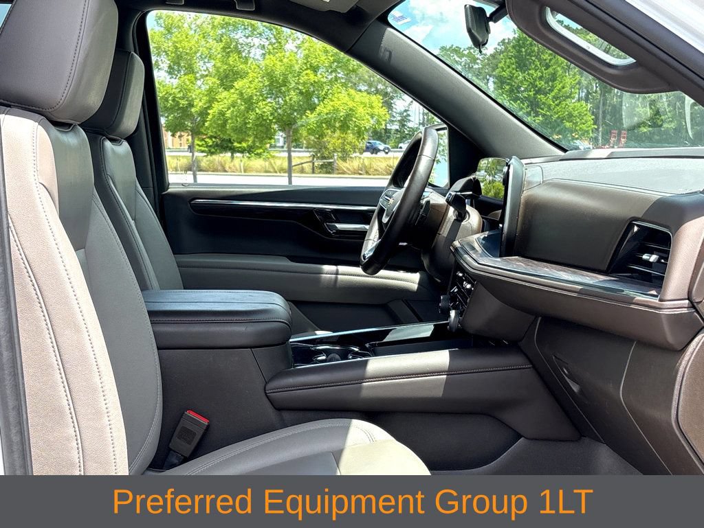 Used 2025 Chevrolet Suburban LT RWD image 8