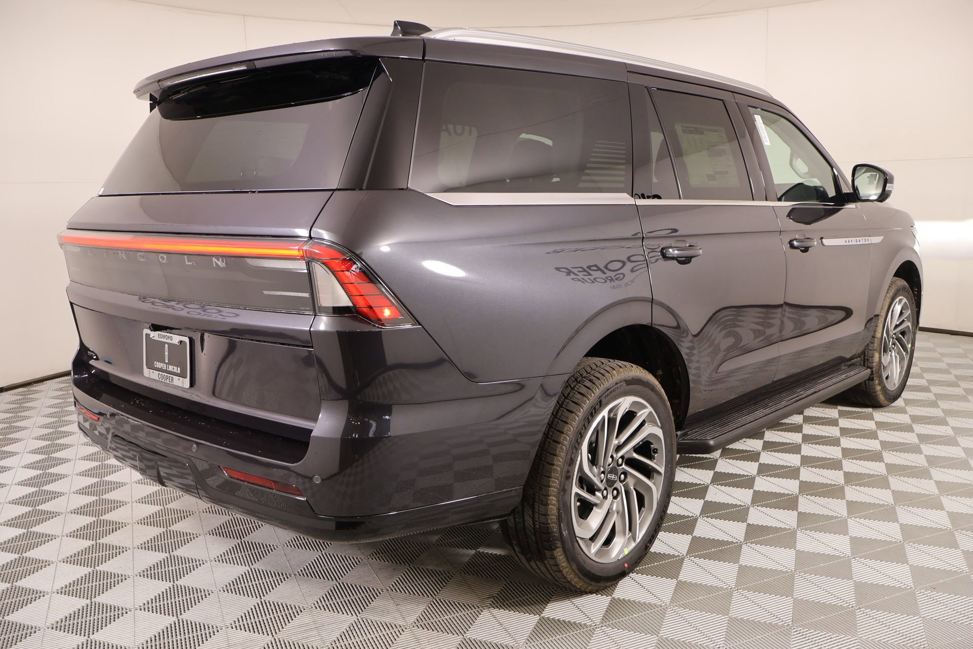 New 2026 Lincoln Navigator Premiere image 22