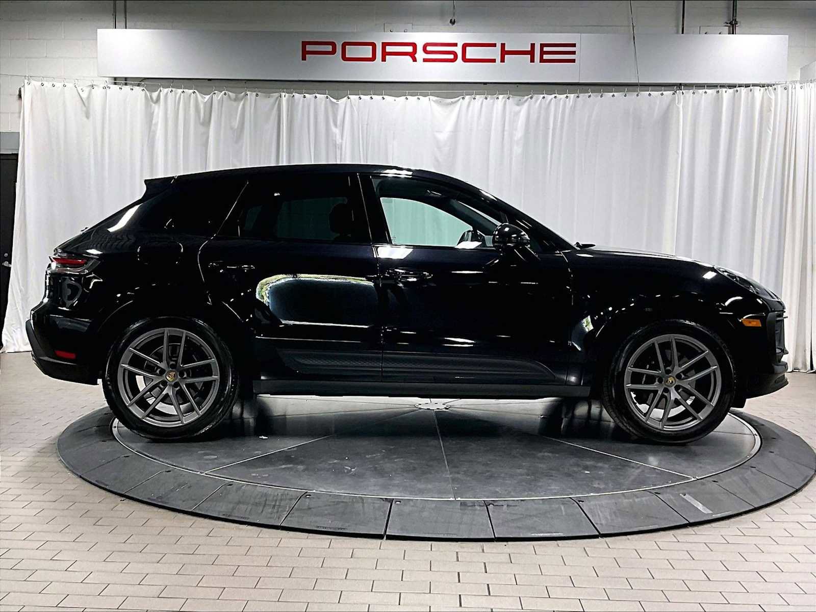Used 2025 Porsche Macan image 10