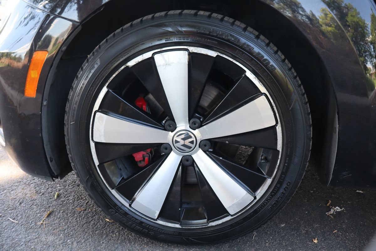 Used 2013 Volkswagen Beetle 2.0T FWD image 38