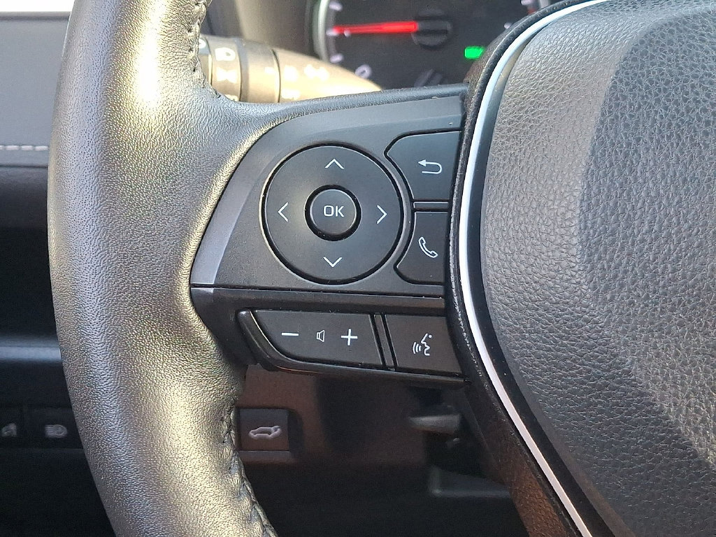 Certified 2022 Toyota RAV4 XLE Premium AWD/4WD image 22
