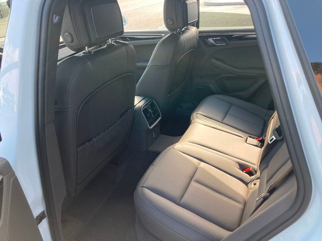 Used 2025 Porsche Macan image 21