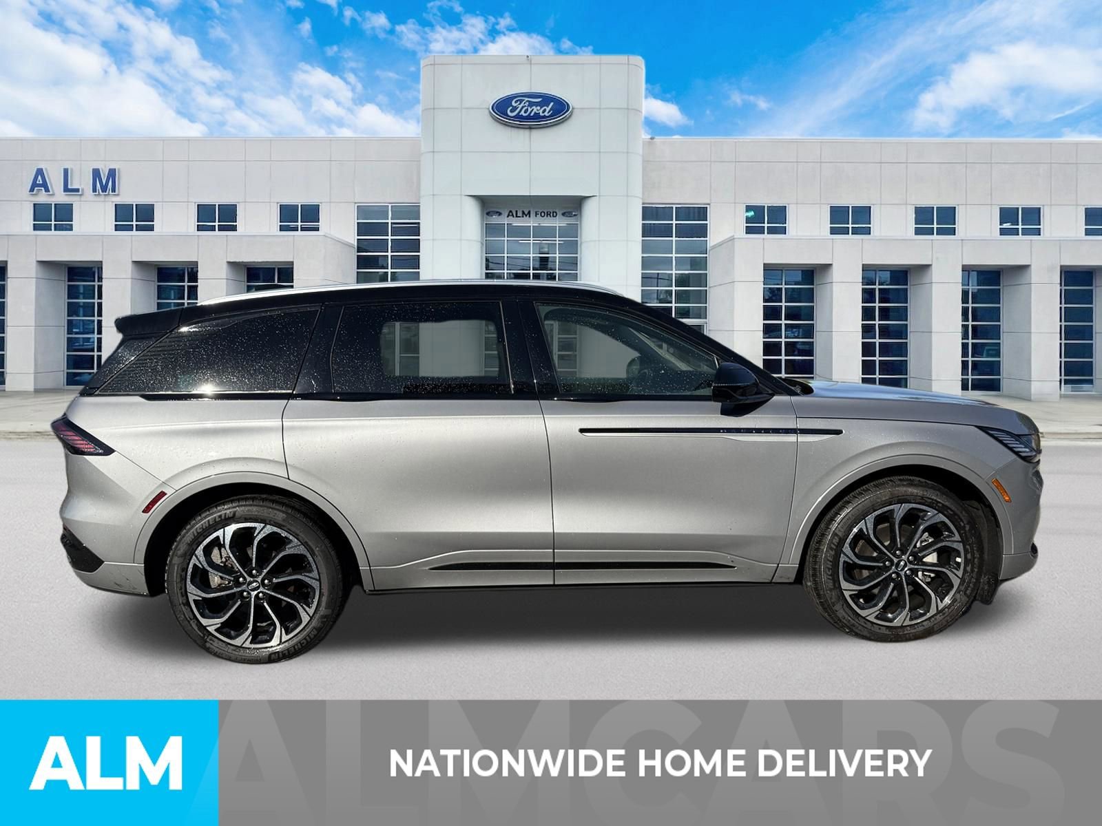 Used 2025 Lincoln Nautilus Reserve AWD/4WD image 4