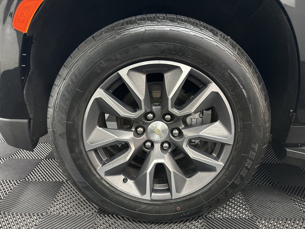 Used 2024 Chevrolet Suburban LT image 39