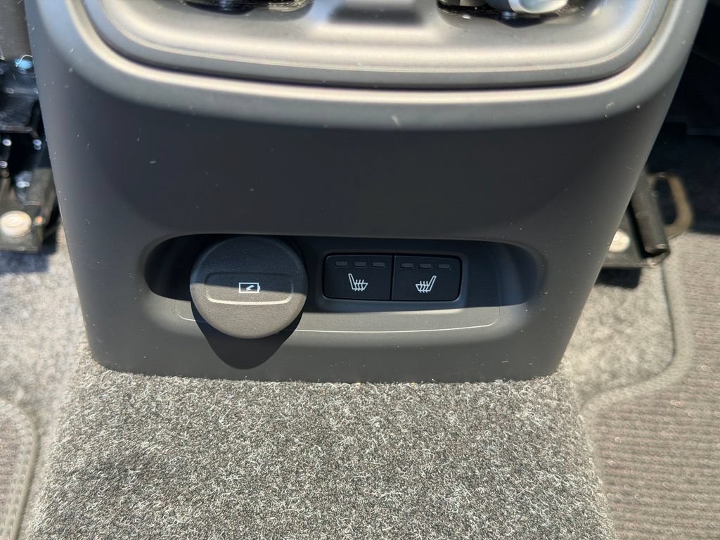 Certified 2023 Volvo C40 P8 Recharge Ultimate AWD/4WD image 22