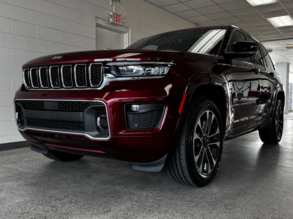 Certified 2023 Jeep Grand Cherokee Overland w/ Luxury Tech Group IV AWD/4WD image 25
