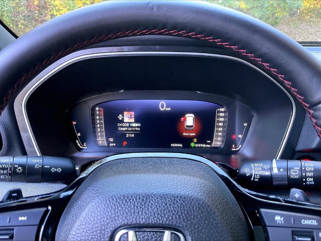 Used 2025 Honda Pilot Black Edition image 26