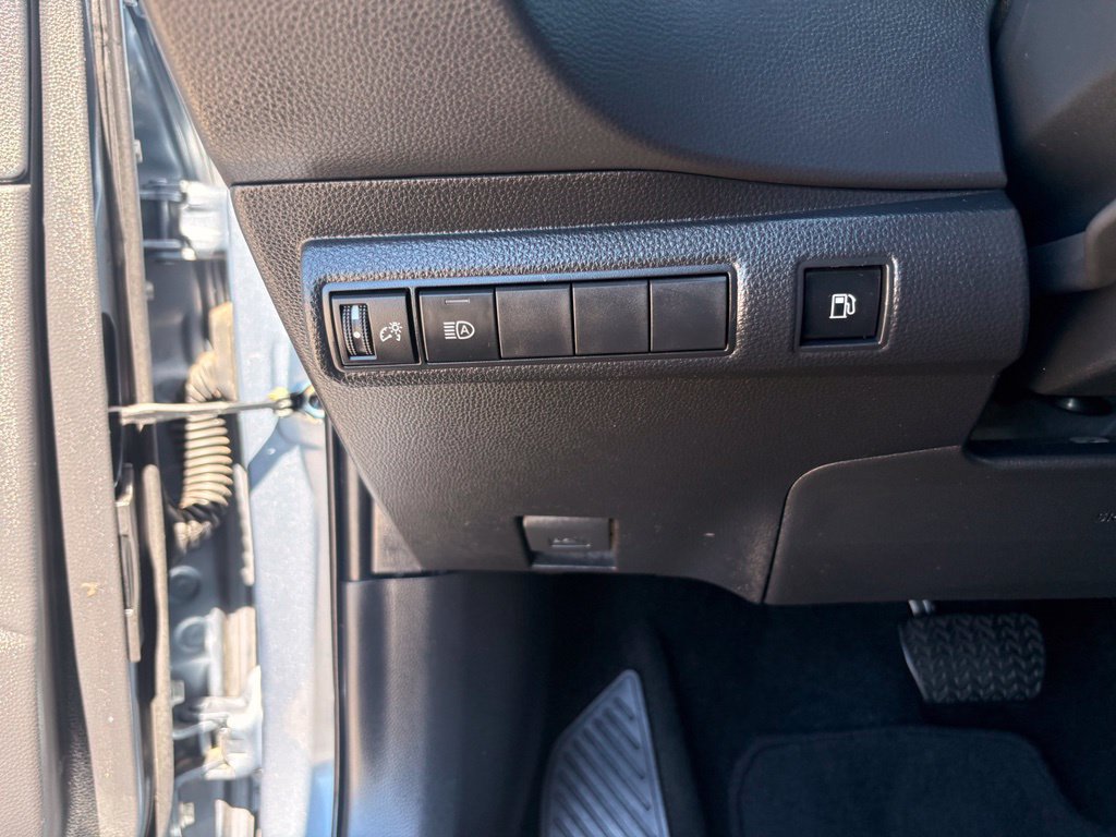 Used 2025 Toyota Corolla LE w/ Carpet Mat Package (TMS) FWD image 27