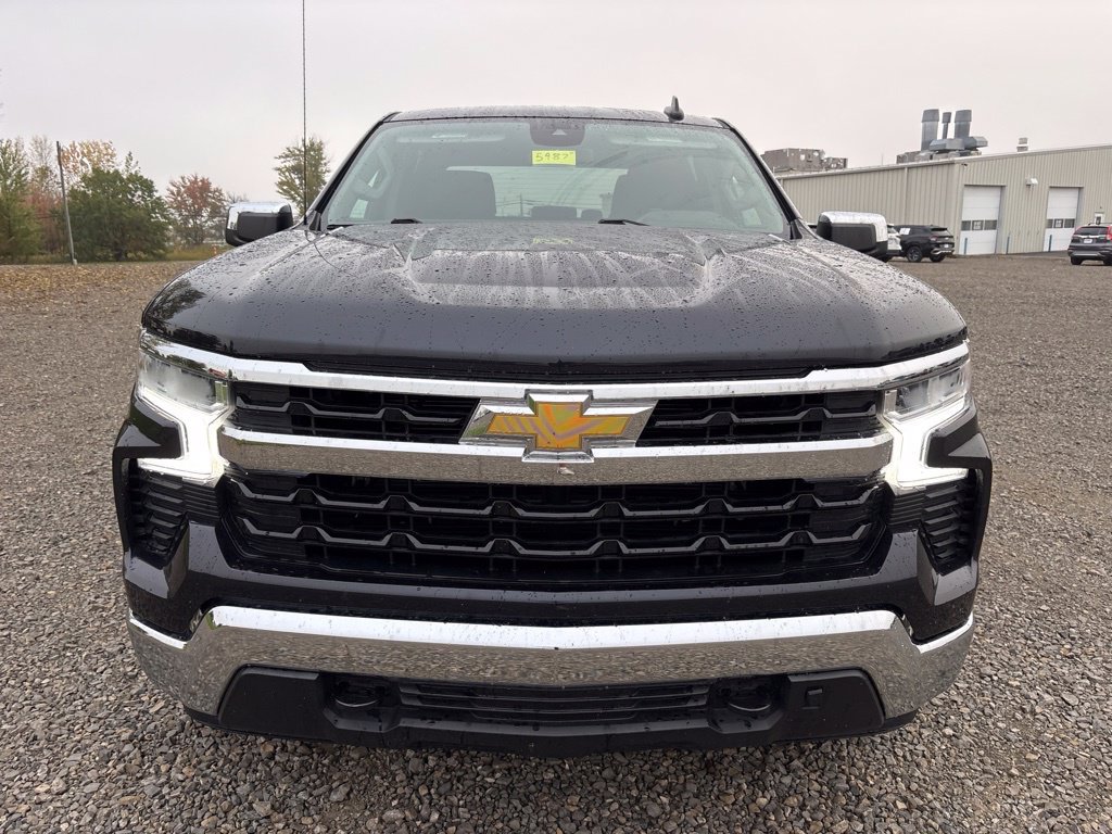 Used 2023 Chevrolet Silverado 1500 LT AWD/4WD image 2